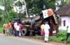 Truck-container lorry collide near Kumble; 1 dead; 4 injured